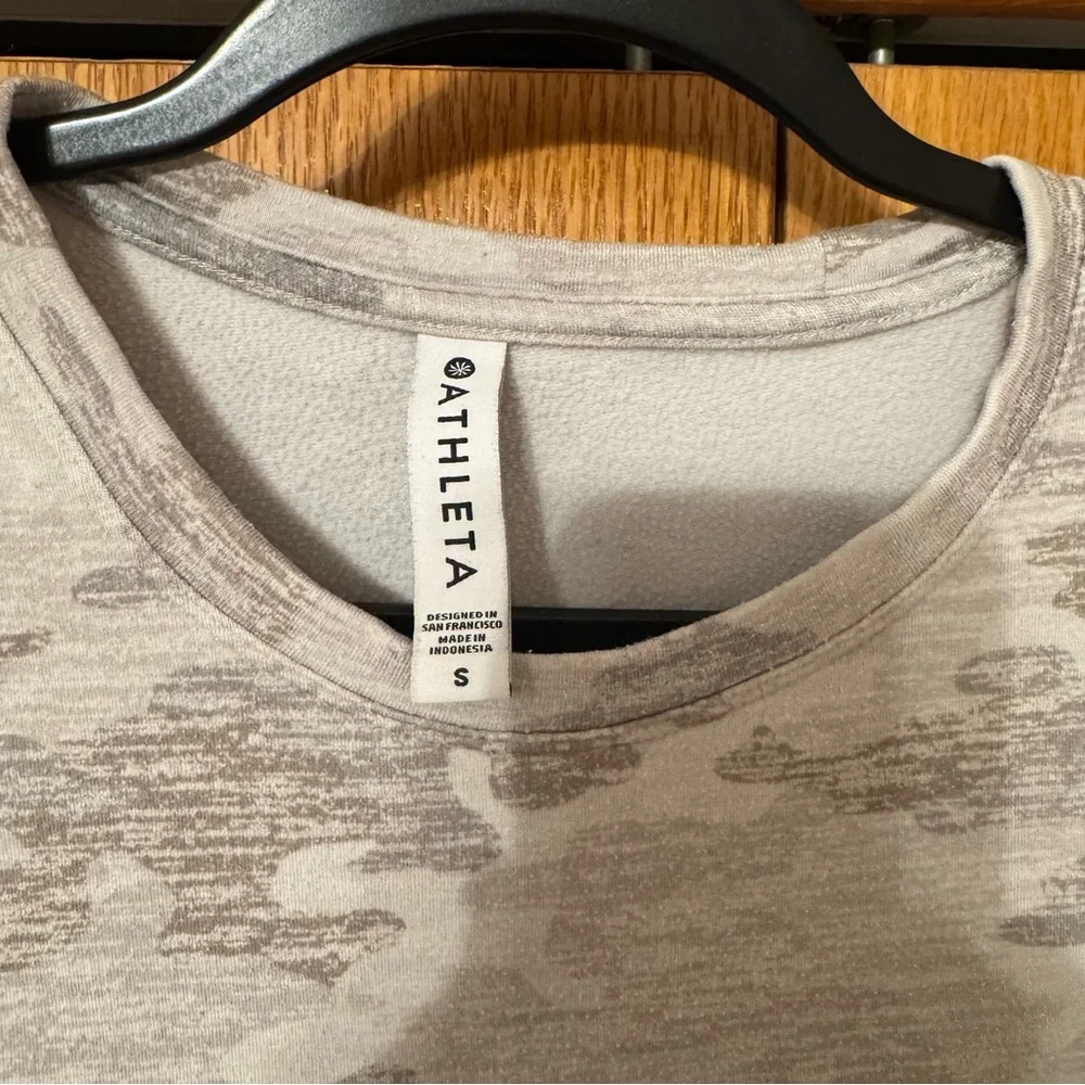 Athleta women’s Camo Sweatshirt - Picture 4 of 6